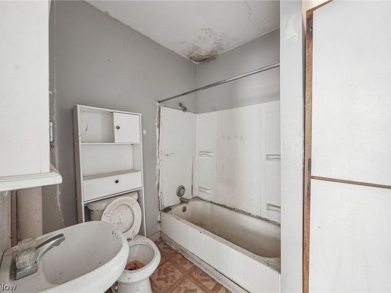 2115 Seymour Avenue, Cleveland, OH 44113 Photo 44
