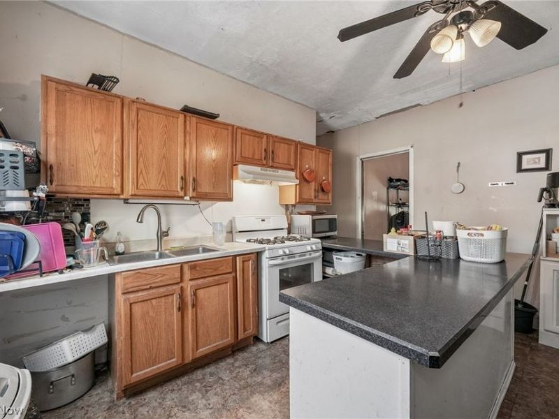 2115 Seymour Avenue, Cleveland, OH 44113 Photo 9