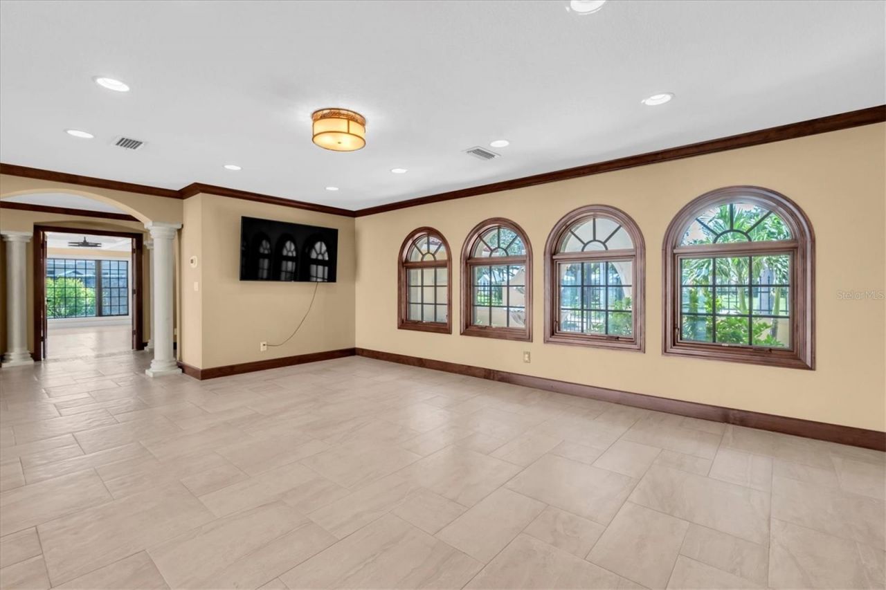 5810 Bahama Shores Drive S, Saint Petersburg, FL 33705 Photo
