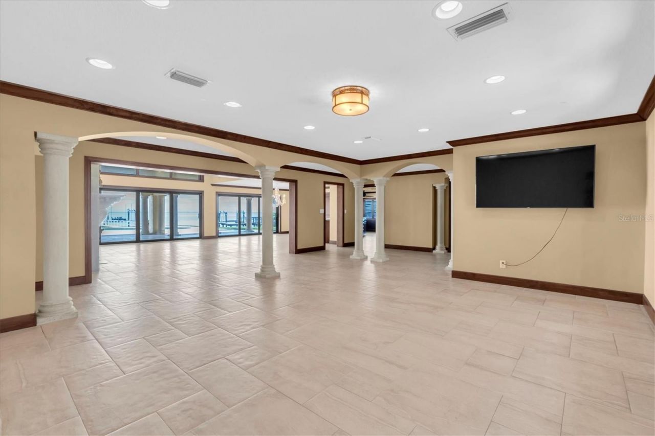 5810 Bahama Shores Drive S, Saint Petersburg, FL 33705 Photo