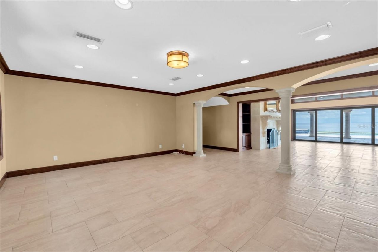 5810 Bahama Shores Drive S, Saint Petersburg, FL 33705 Photo