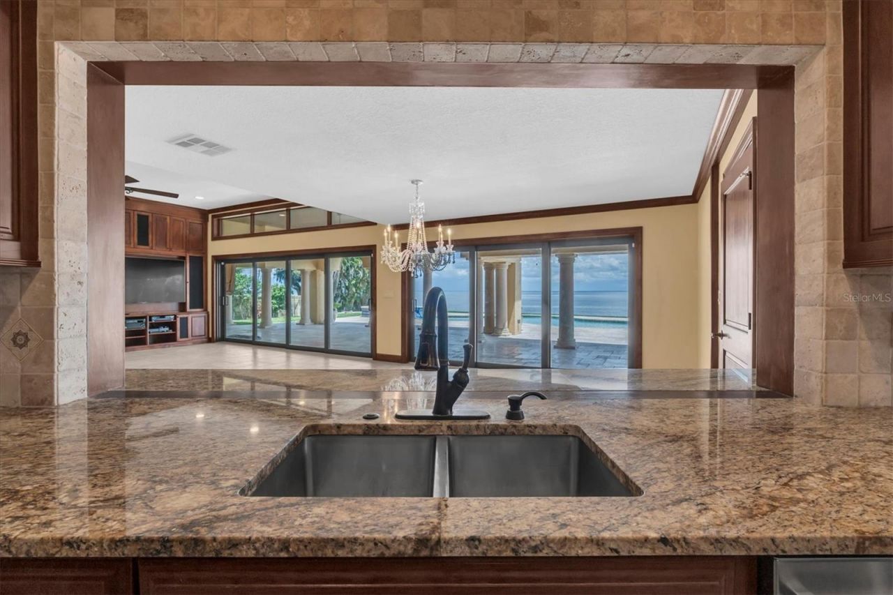 5810 Bahama Shores Drive S, Saint Petersburg, FL 33705 Photo
