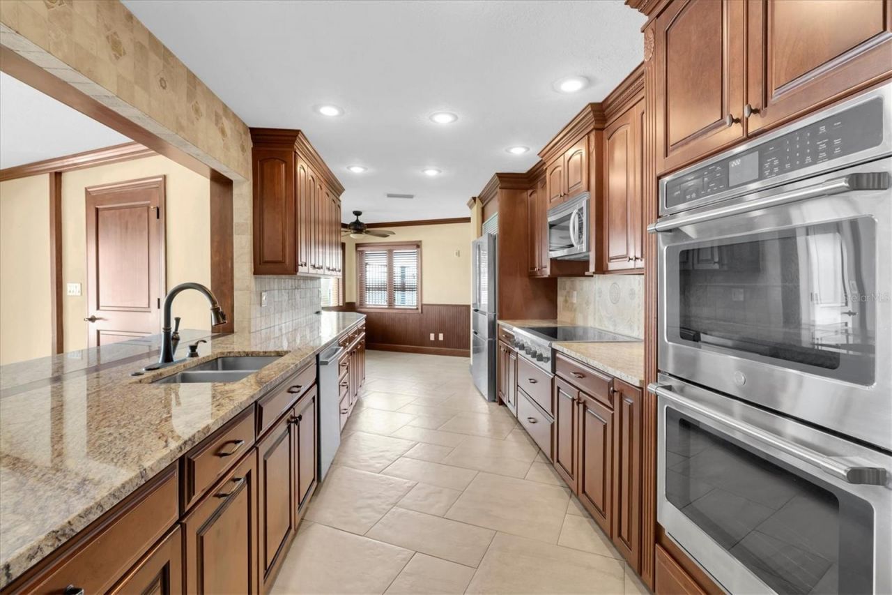 5810 Bahama Shores Drive S, Saint Petersburg, FL 33705 Photo
