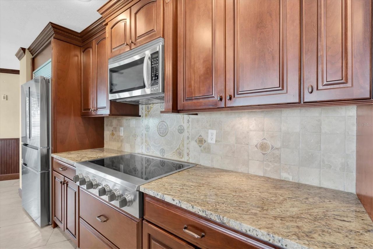 5810 Bahama Shores Drive S, Saint Petersburg, FL 33705 Photo