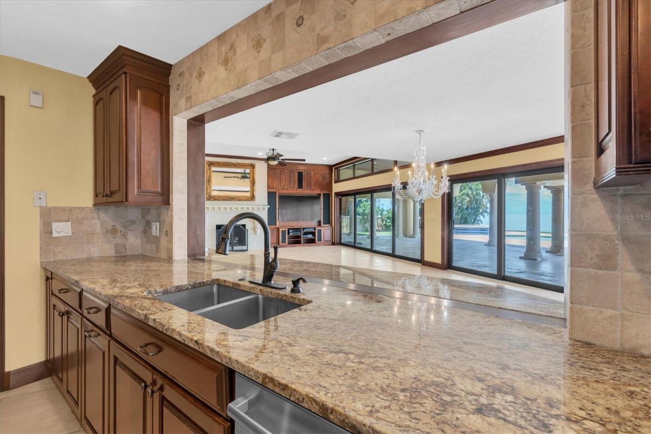 5810 Bahama Shores Drive S, Saint Petersburg, FL 33705 Photo