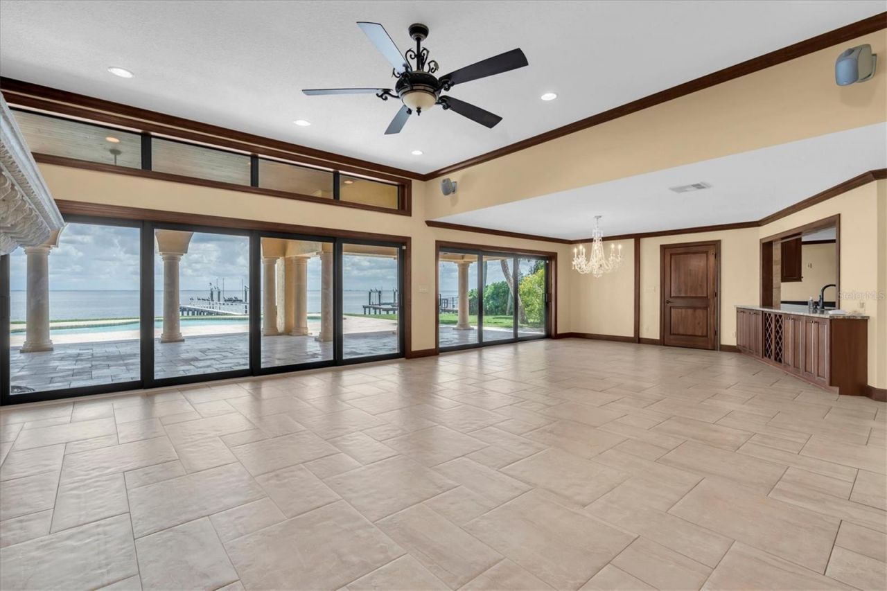 5810 Bahama Shores Drive S, Saint Petersburg, FL 33705 Photo