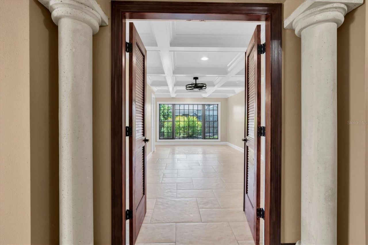 5810 Bahama Shores Drive S, Saint Petersburg, FL 33705 Photo