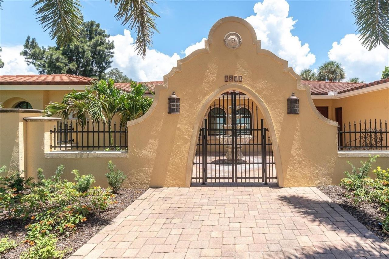 5810 Bahama Shores Drive S, Saint Petersburg, FL 33705 Photo