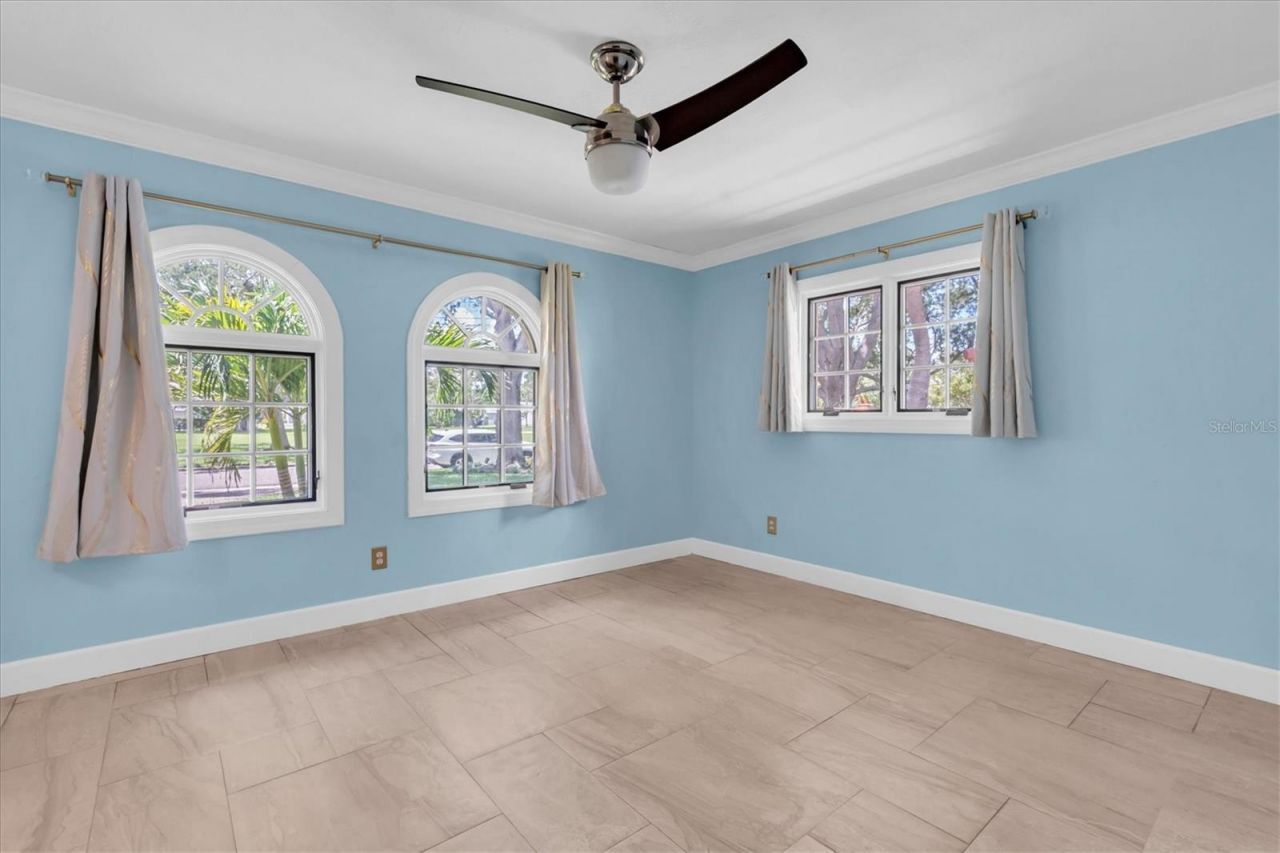 5810 Bahama Shores Drive S, Saint Petersburg, FL 33705 Photo