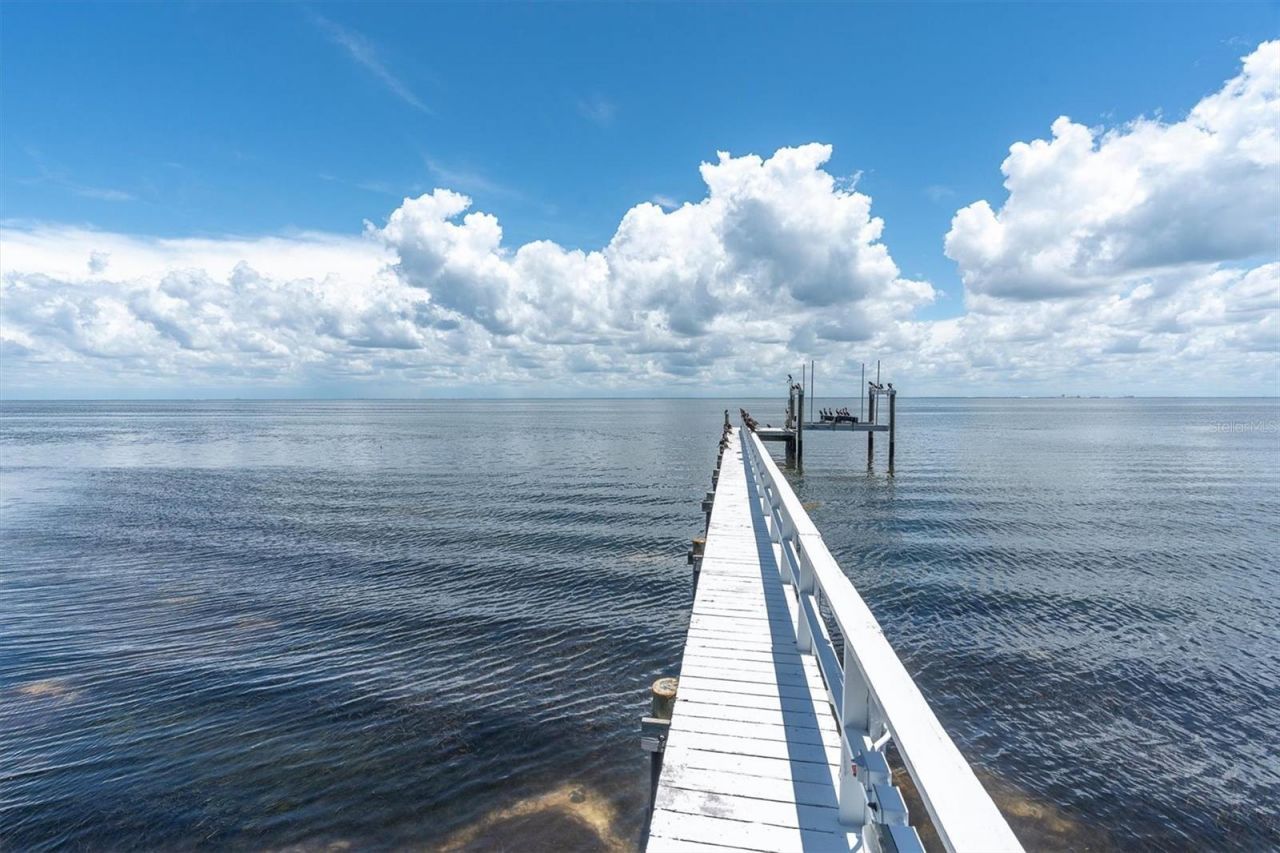 5810 Bahama Shores Drive S, Saint Petersburg, FL 33705 Photo