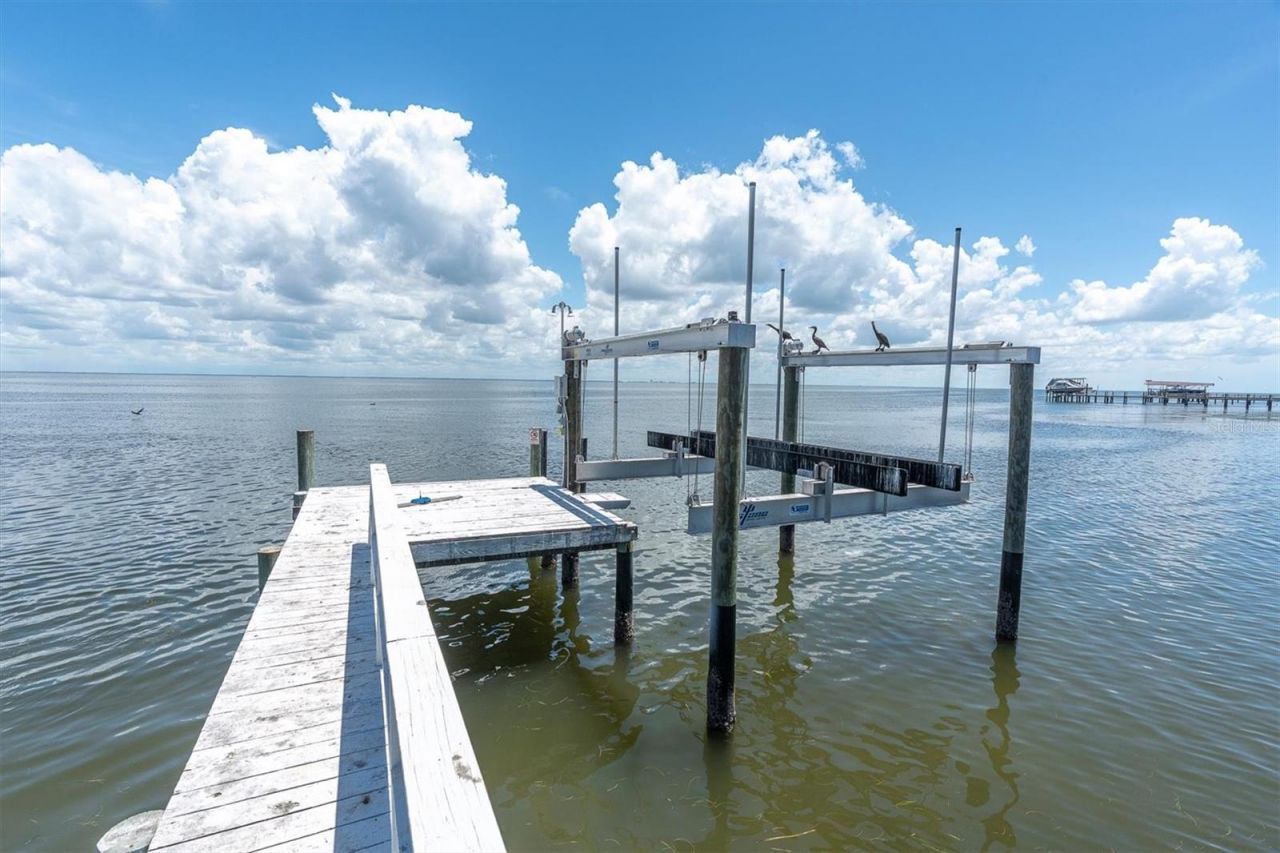 5810 Bahama Shores Drive S, Saint Petersburg, FL 33705 Photo