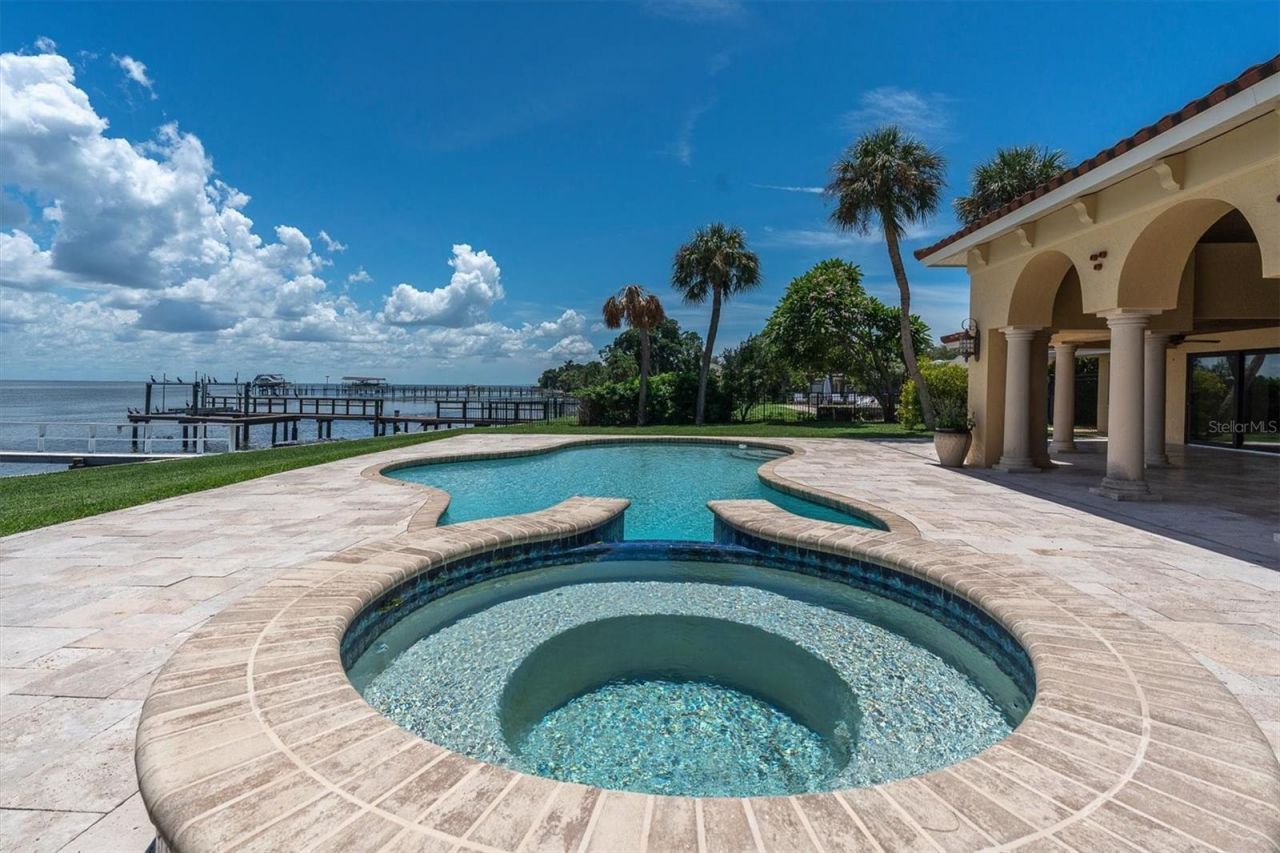 5810 Bahama Shores Drive S, Saint Petersburg, FL 33705 Photo