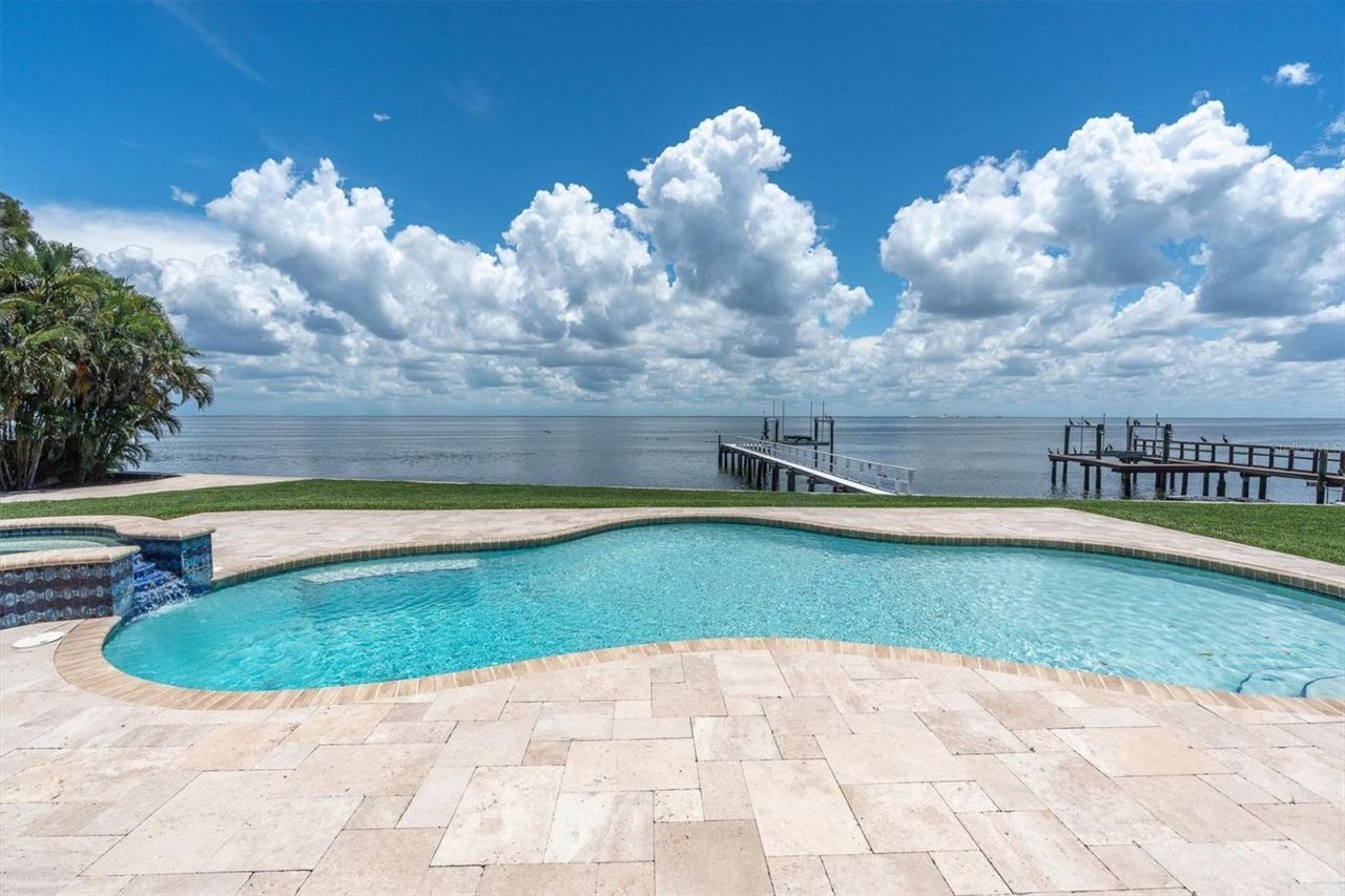 5810 Bahama Shores Drive S, Saint Petersburg, FL 33705 Photo
