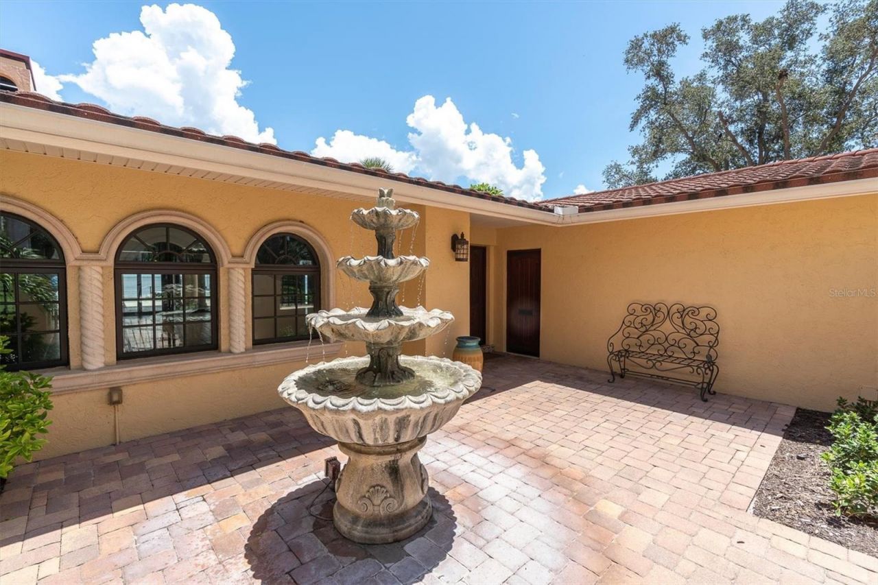 5810 Bahama Shores Drive S, Saint Petersburg, FL 33705 Photo