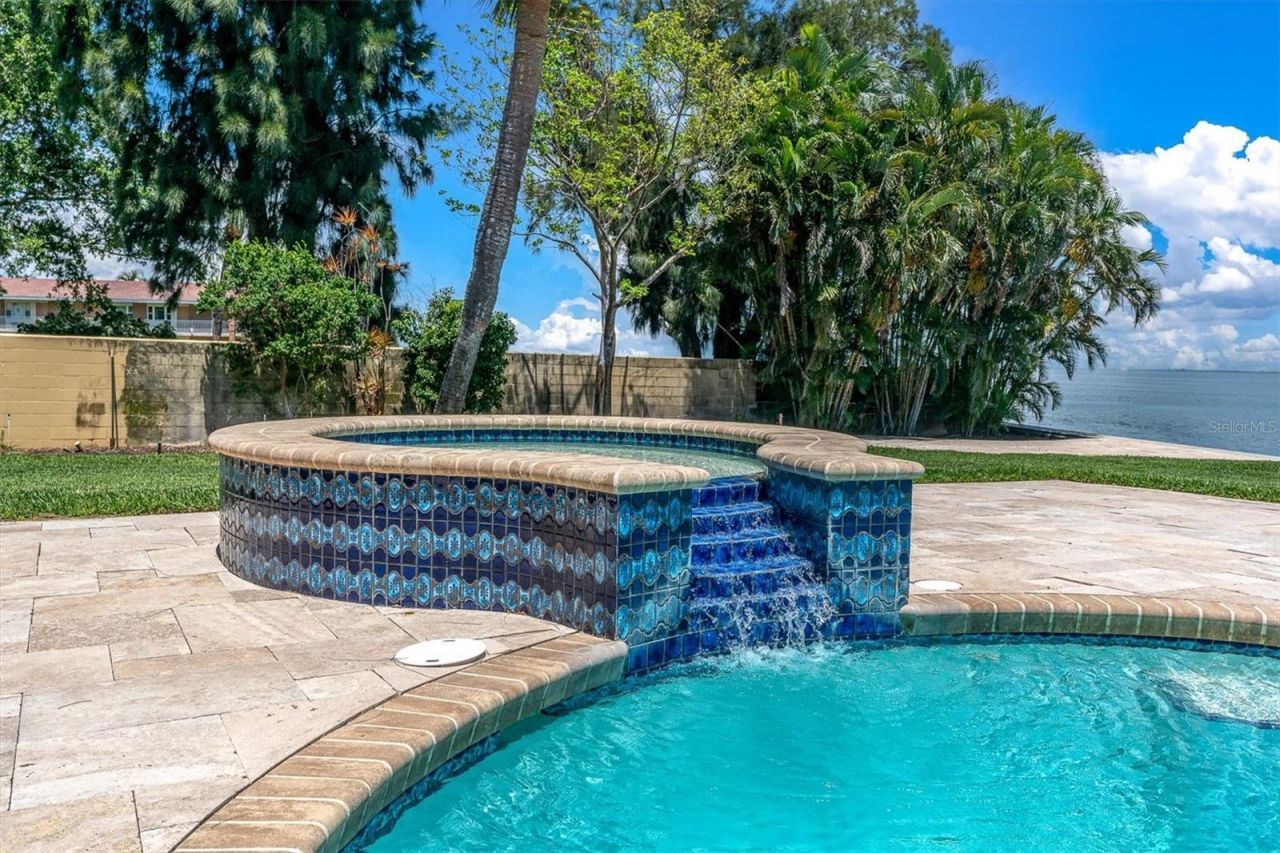 5810 Bahama Shores Drive S, Saint Petersburg, FL 33705 Photo