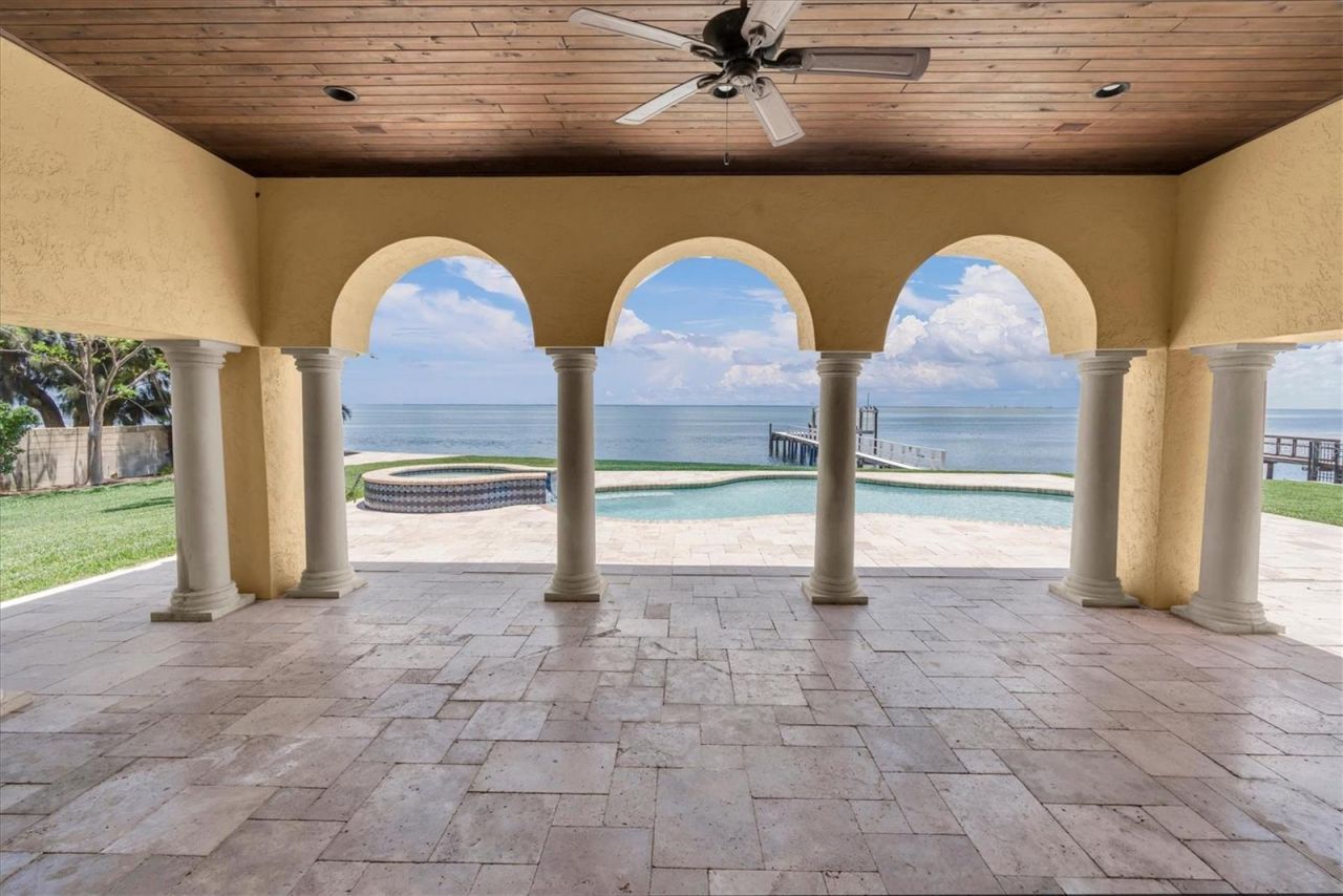 5810 Bahama Shores Drive S, Saint Petersburg, FL 33705 Photo