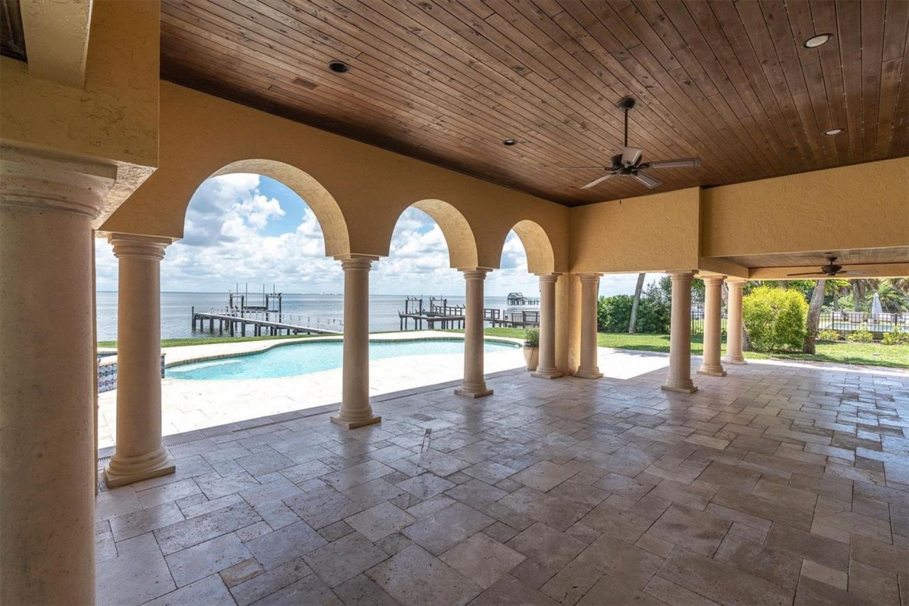 5810 Bahama Shores Drive S, Saint Petersburg, FL 33705 Photo