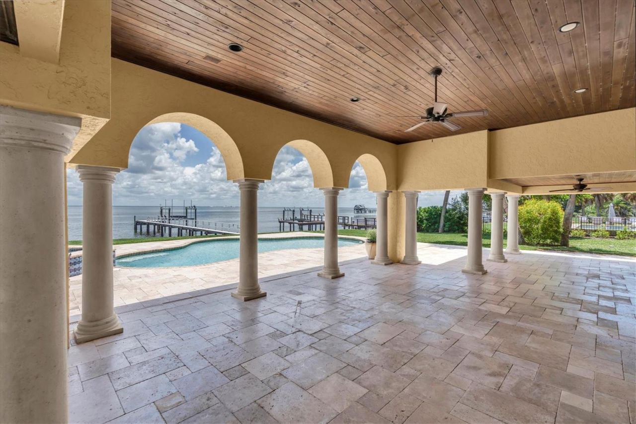5810 Bahama Shores Drive S, Saint Petersburg, FL 33705 Photo