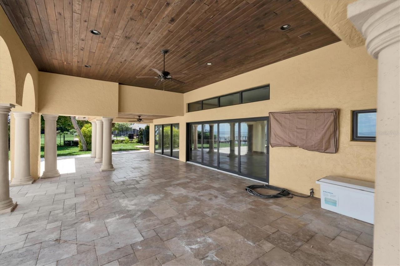 5810 Bahama Shores Drive S, Saint Petersburg, FL 33705 Photo