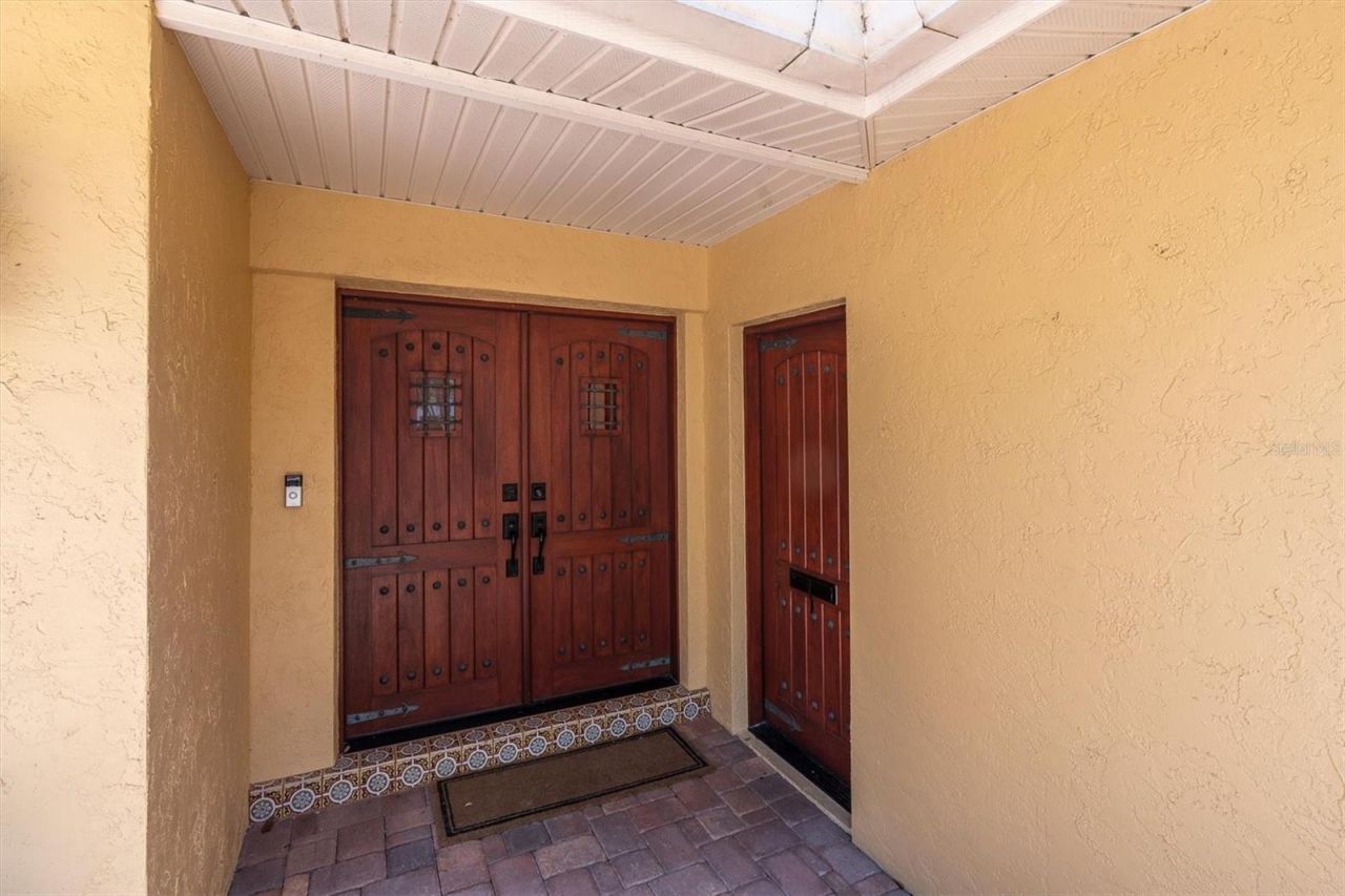 5810 Bahama Shores Drive S, Saint Petersburg, FL 33705 Photo