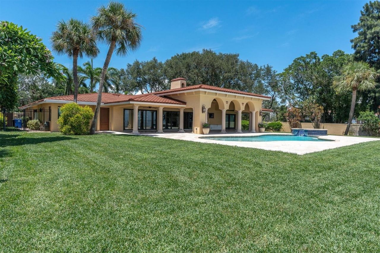 5810 Bahama Shores Drive S, Saint Petersburg, FL 33705 Photo