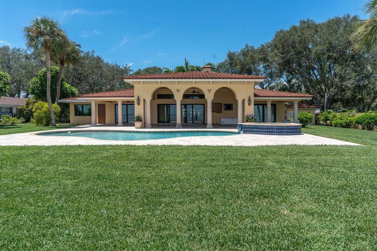5810 Bahama Shores Drive S, Saint Petersburg, FL 33705 Photo