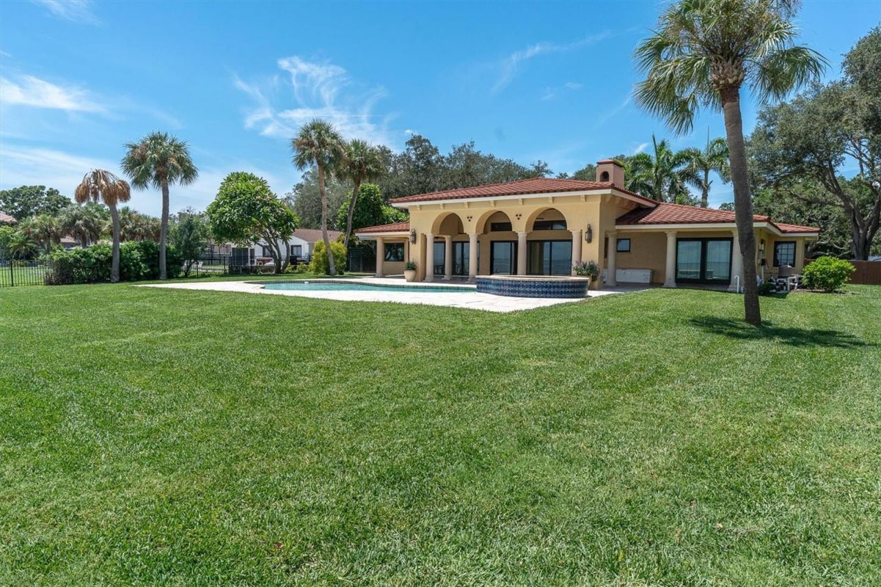 5810 Bahama Shores Drive S, Saint Petersburg, FL 33705 Photo