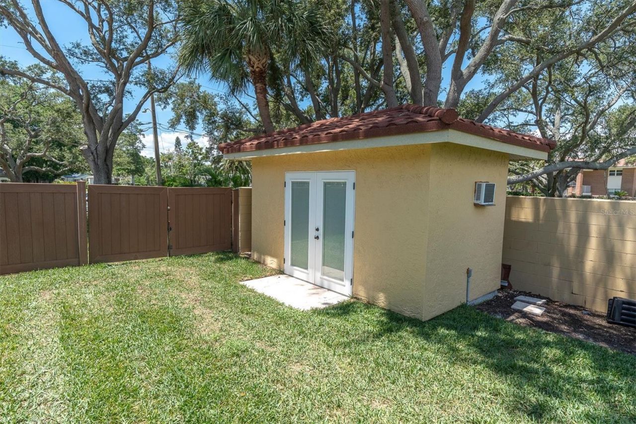 5810 Bahama Shores Drive S, Saint Petersburg, FL 33705 Photo