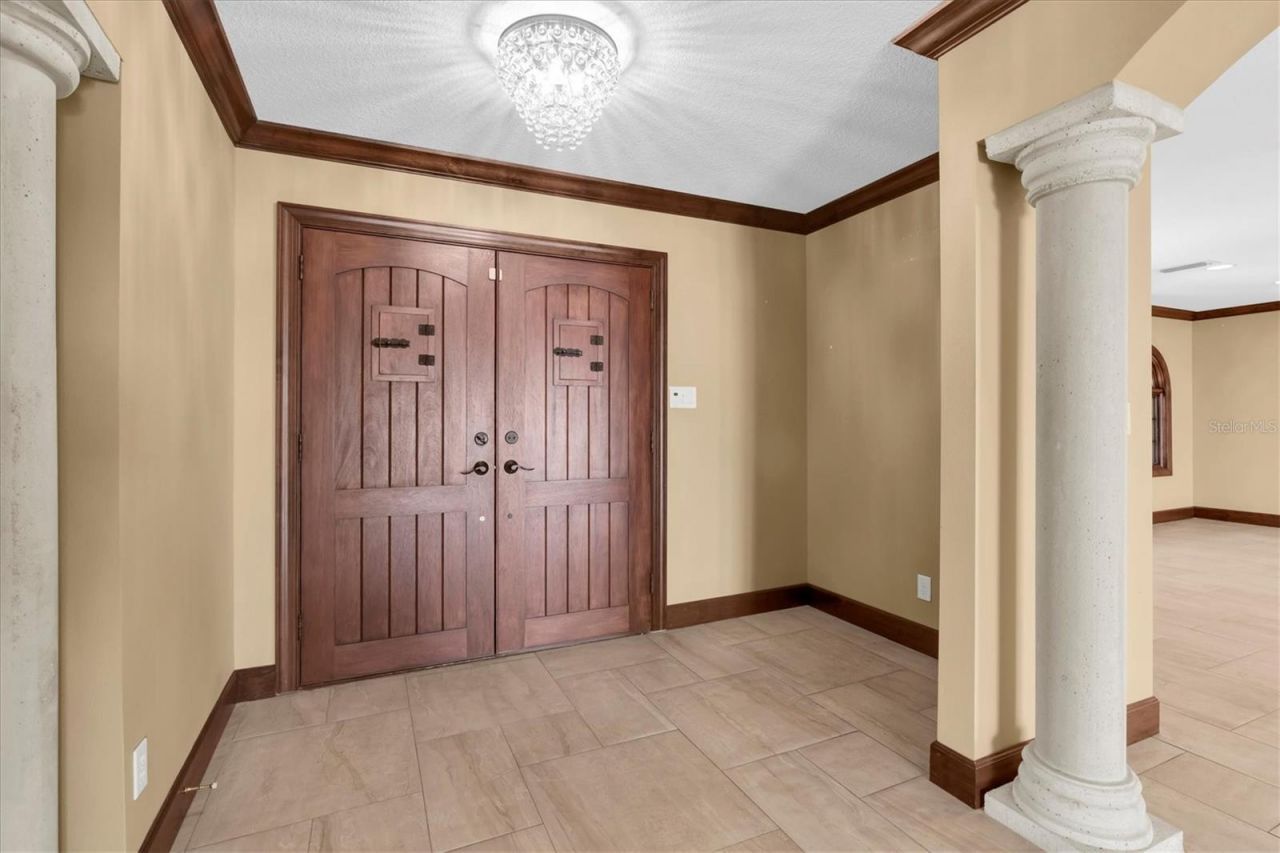 5810 Bahama Shores Drive S, Saint Petersburg, FL 33705 Photo