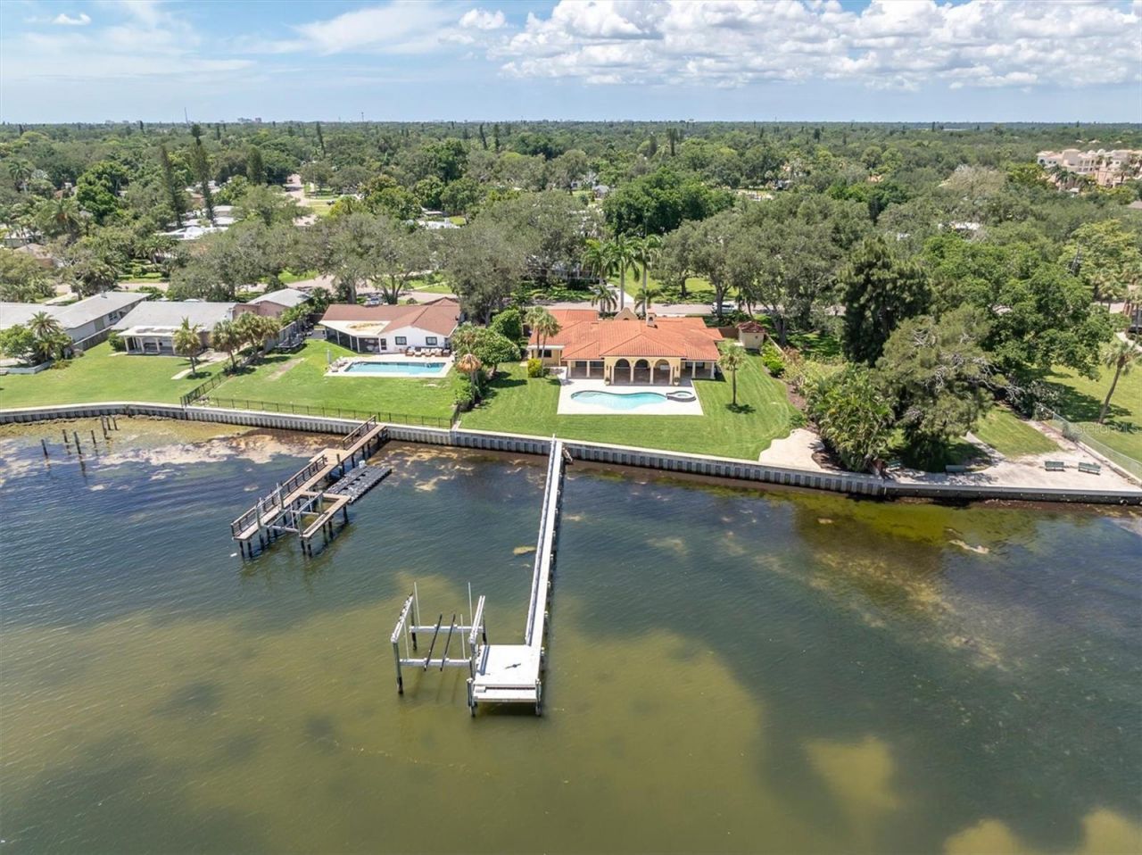 5810 Bahama Shores Drive S, Saint Petersburg, FL 33705 Photo