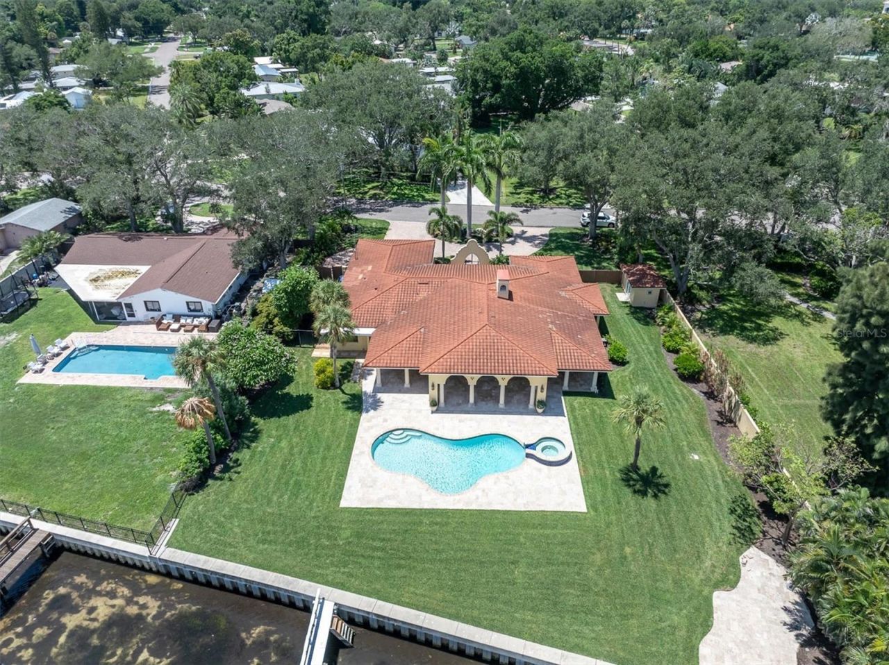 5810 Bahama Shores Drive S, Saint Petersburg, FL 33705 Photo