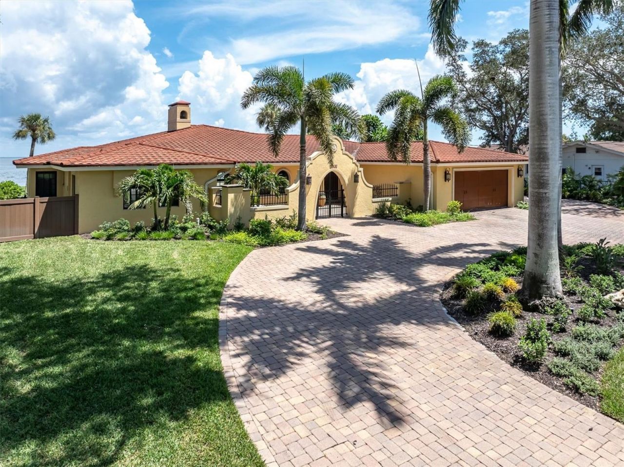 5810 Bahama Shores Drive S, Saint Petersburg, FL 33705 Photo