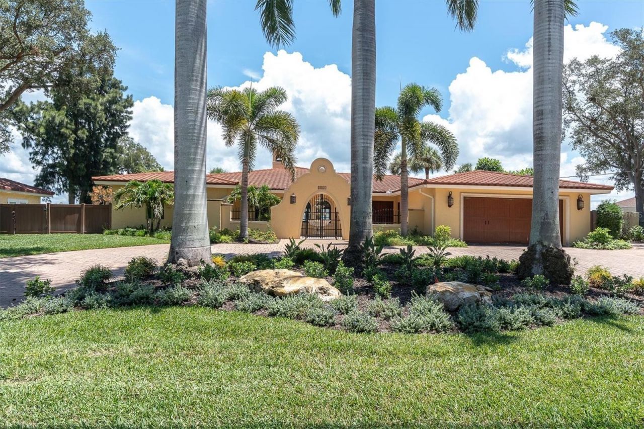 5810 Bahama Shores Drive S, Saint Petersburg, FL 33705 Photo