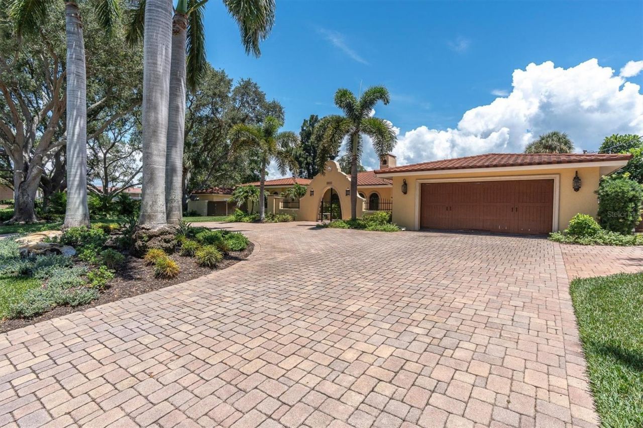5810 Bahama Shores Drive S, Saint Petersburg, FL 33705 Photo