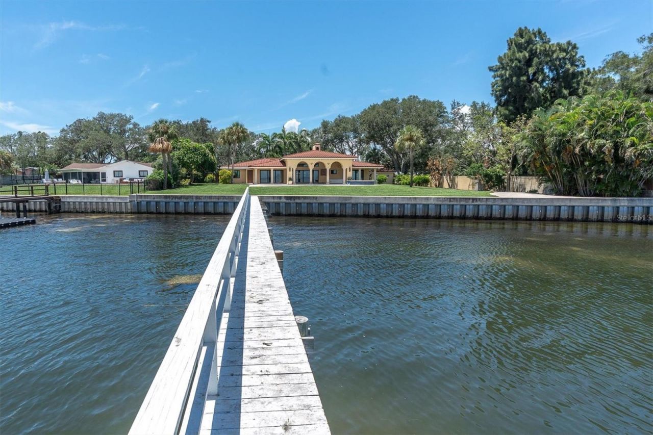 5810 Bahama Shores Drive S, Saint Petersburg, FL 33705 Photo