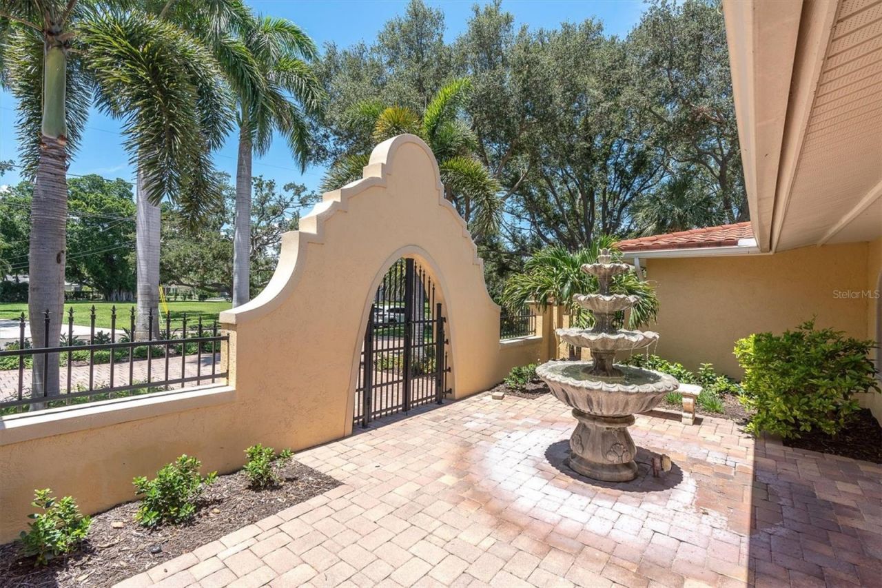 5810 Bahama Shores Drive S, Saint Petersburg, FL 33705 Photo