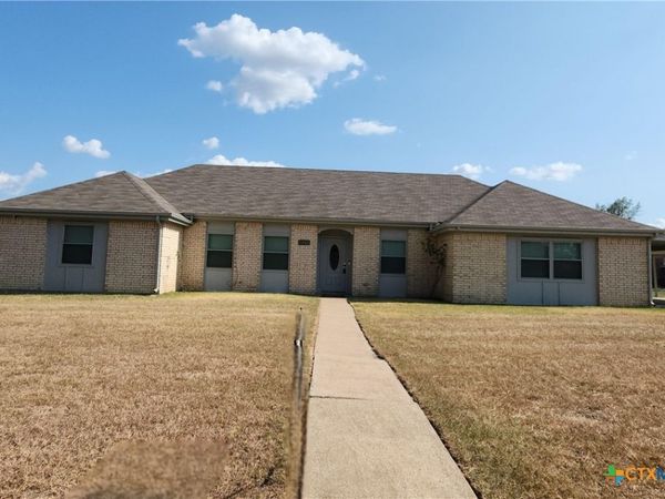 1000 La Villeta Street , Mexia, TX 76667
