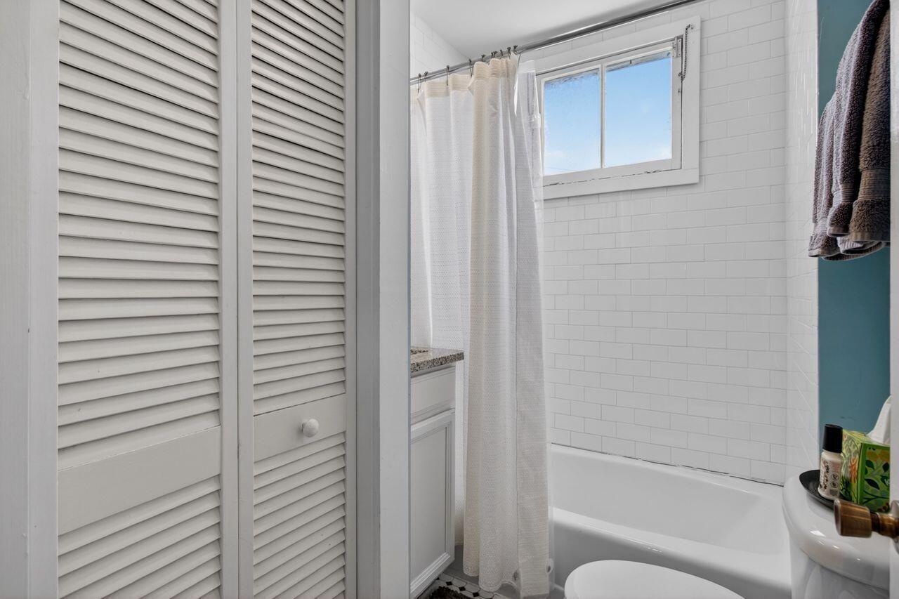 435 Race Street Photo 16