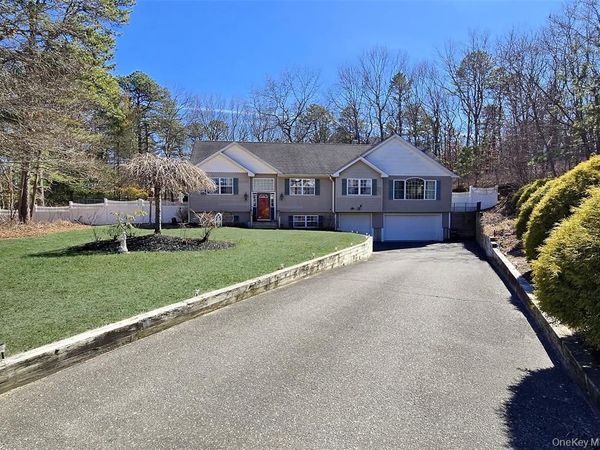 11 Doral Lane , Yaphank, NY 11980