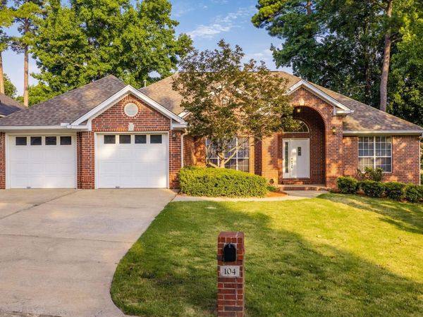 104 Cannes Court , Maumelle, AR 72113