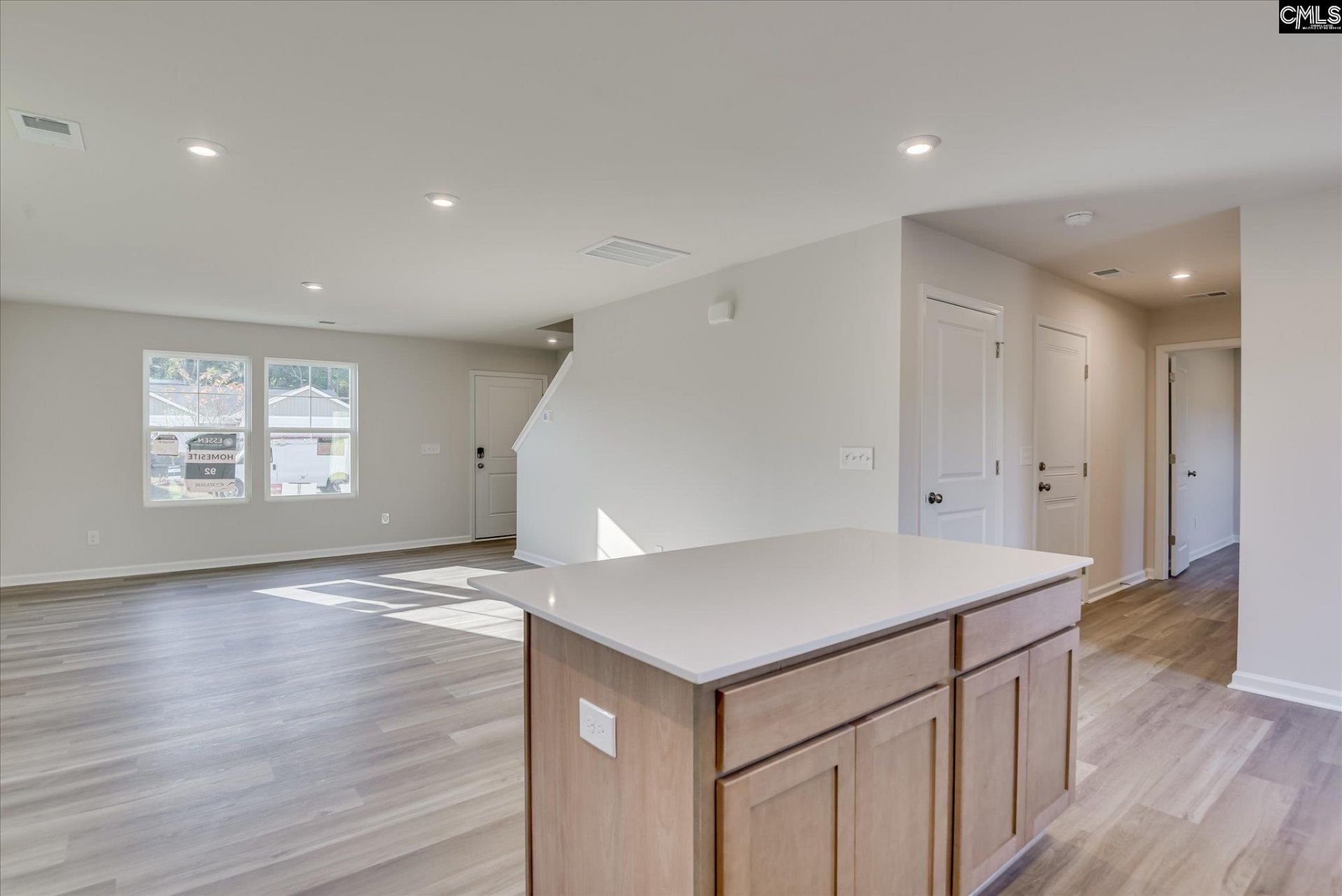 227 Kingfield Drive Photo 4