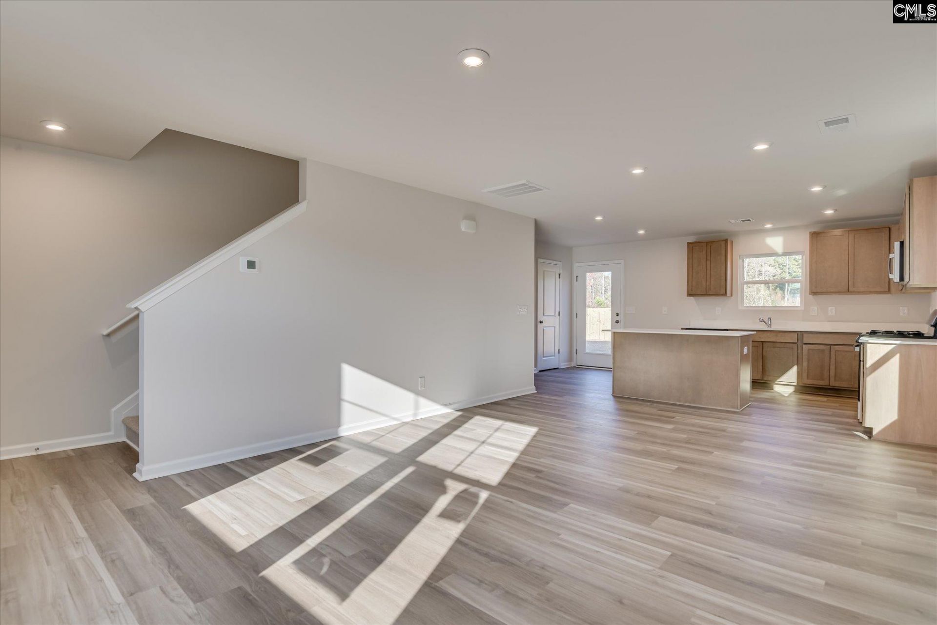 227 Kingfield Drive Photo 8