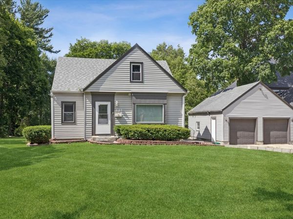 334 55th Street , Clarendon Hills, IL 60514