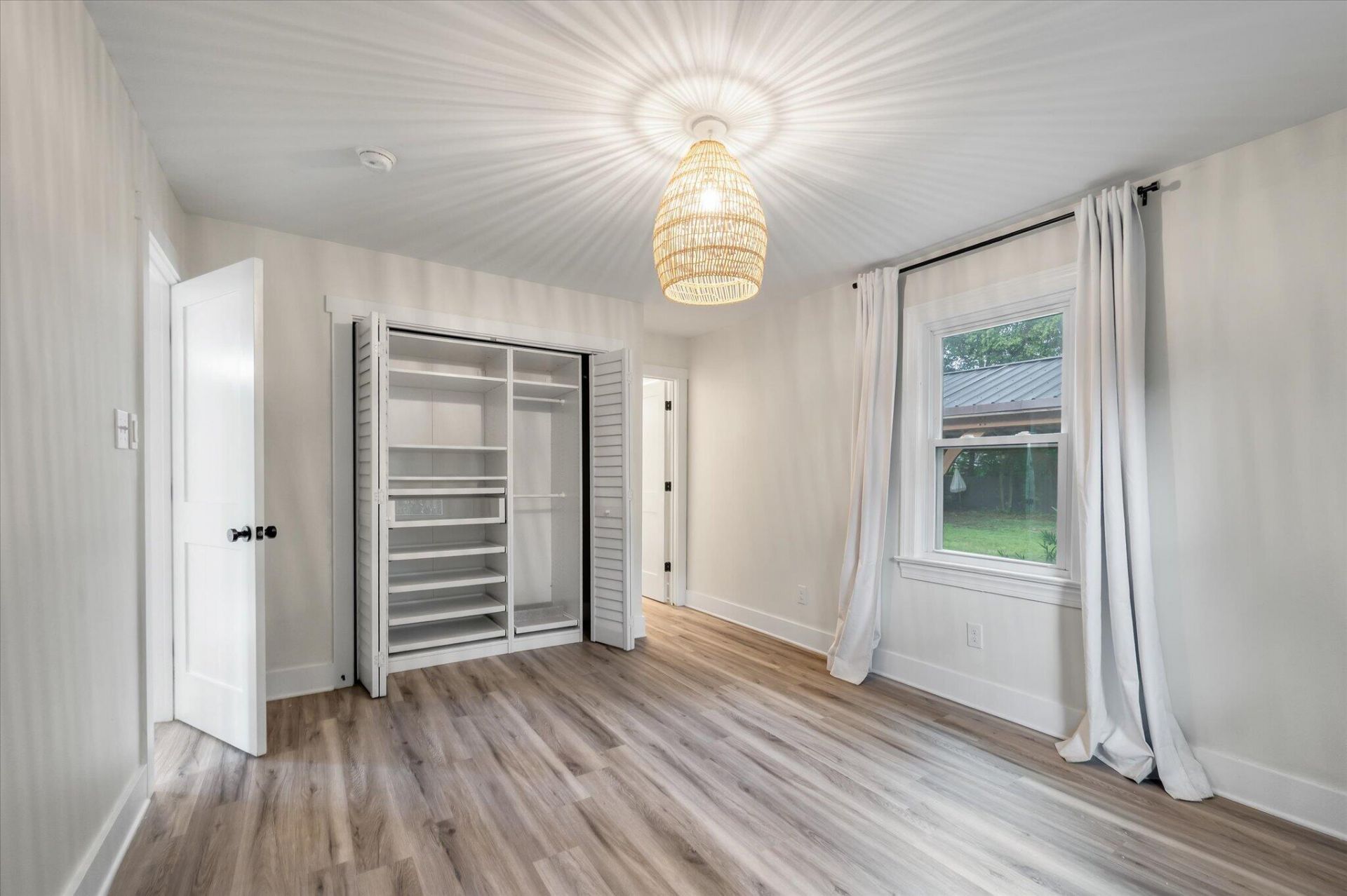 818 W Madison Avenue Photo 4