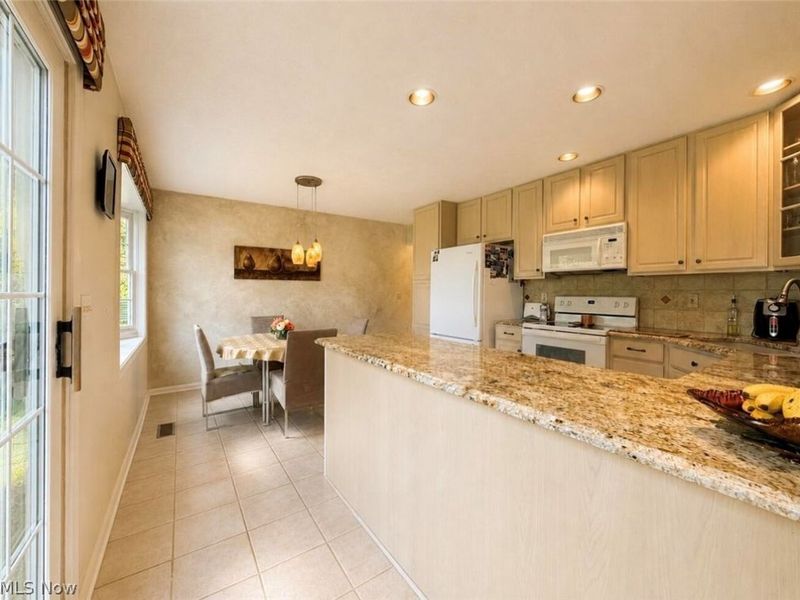 22420 Woodfield Trail, Strongsville, OH 44149 Photo 10