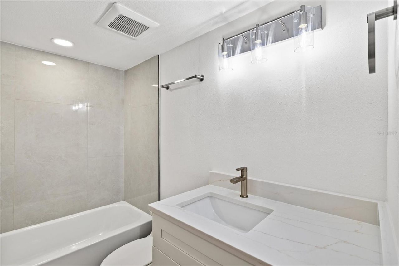 5600 Beach Way Drive, Unit 111, Sarasota, FL 34242 Photo