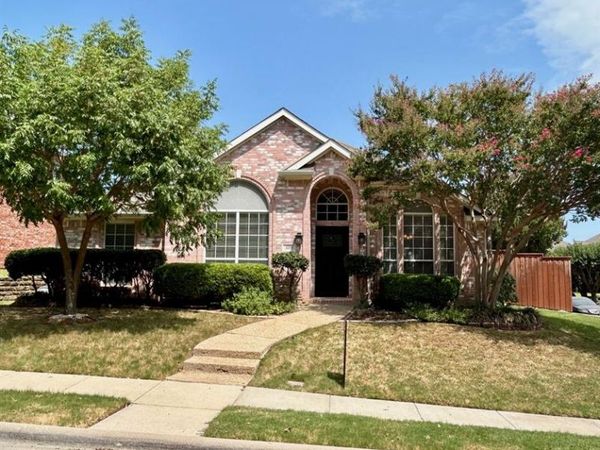 409 Crestview Point Drive, Lewisville, TX 75067