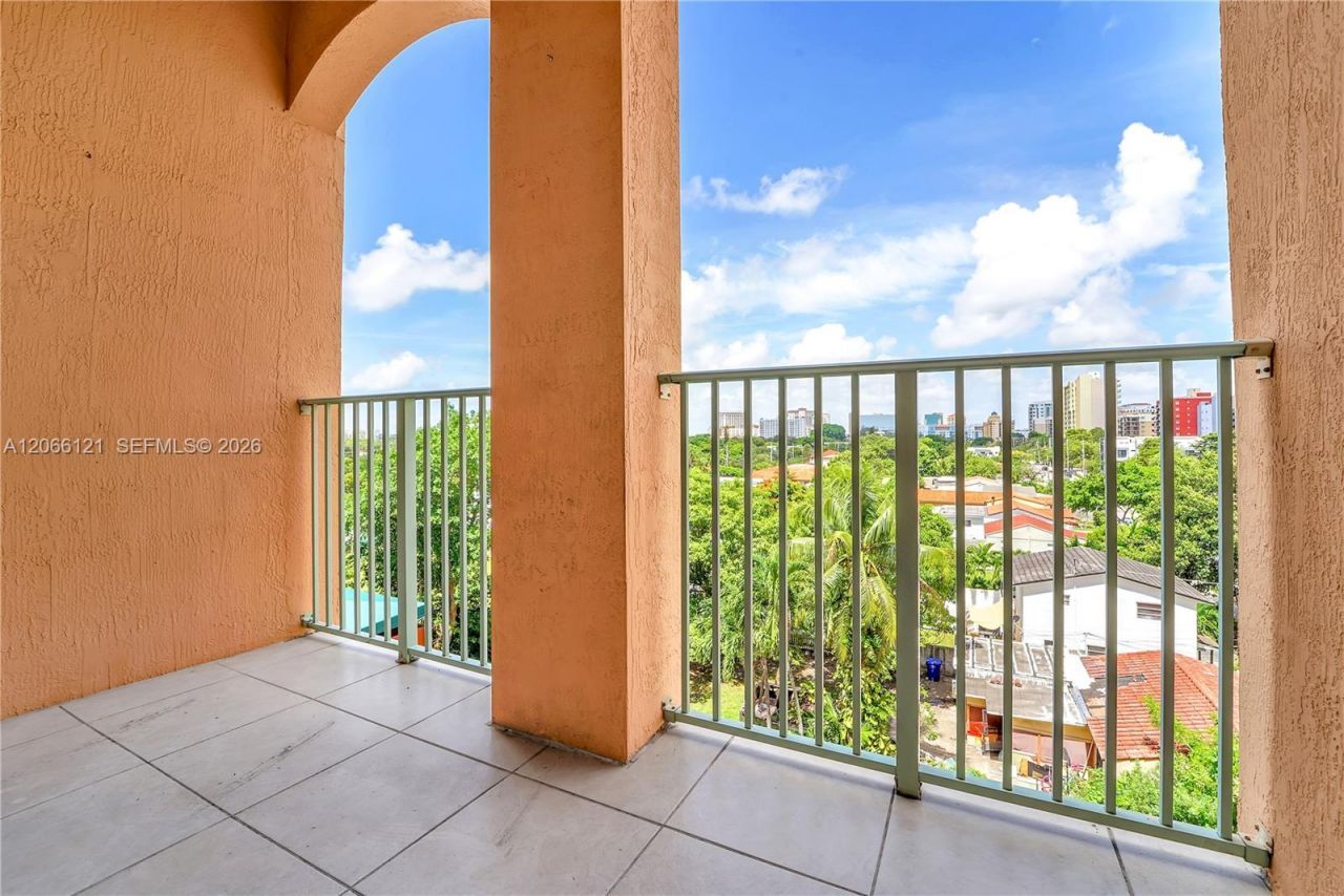 2280 SW 32nd Ave , Unit 403, Miami, FL 33145 Photo