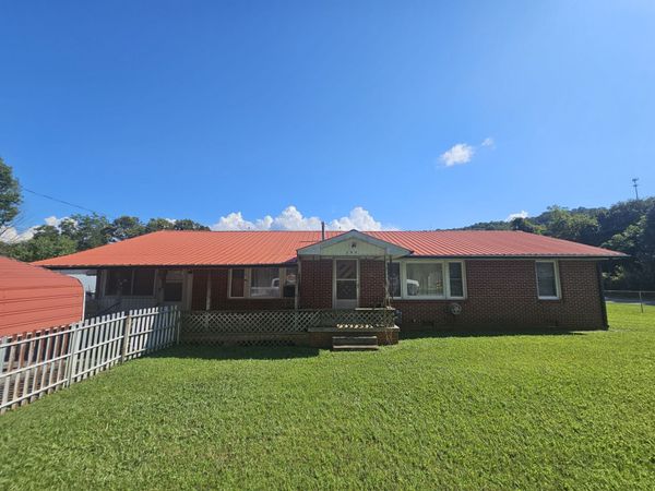 299 Mountain St , Doyle, TN 38559