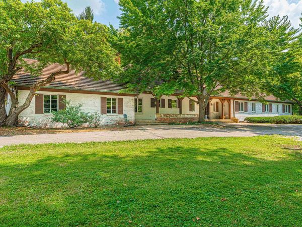 1 GREENWOOD Lane, Elkhart, IL 62634